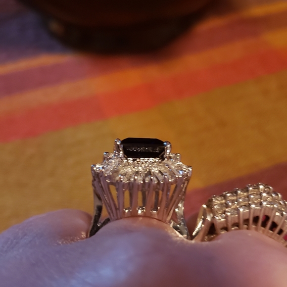 ring - Picture 2 of 7